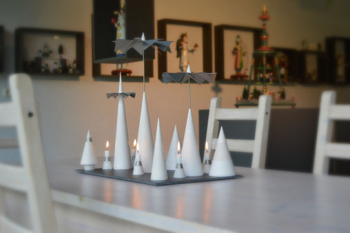 Minimal Art Lichtspiele moderne Pyramide Weihnachtspyramide Kegelpyramide Kegel Licht Spiele zeitgemäß puristisch handwerk moderne Pyramide Räuchermann