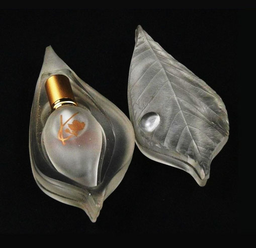 PARFUM D'ETE - PETIT FLACON DE PARFUM DANS SA BOÎTE EN FORME DE FEUILLE