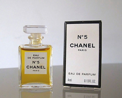 N° 5 - EAU DE PARFUM : MINIATURE ET BOÎTE DIFFERENTES DES AUTRES 