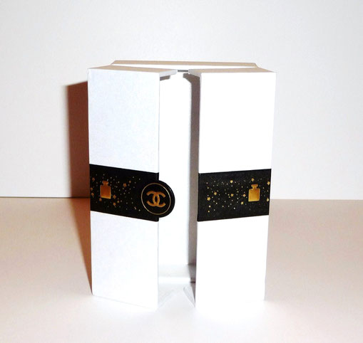 CHANEL : NOËL 2014 - BOÎTE CADEAU CHANEL PRESENTEE OUVERTE