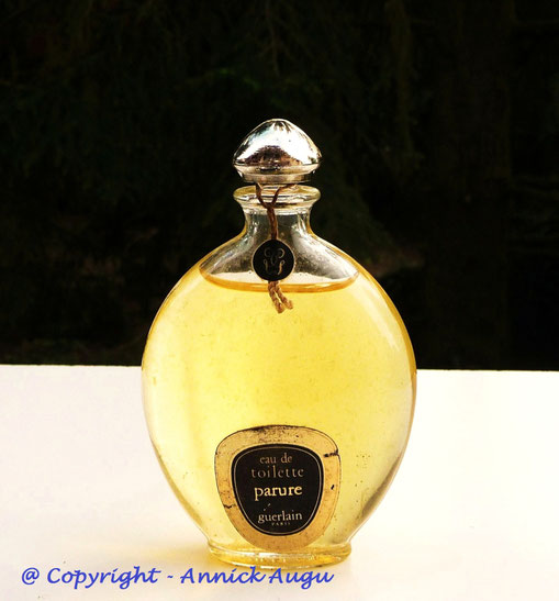 PARURE - EAU DE TOILETTE : FLACON GOUTTE OU "OVOÏDE" - BOUCHON DORE