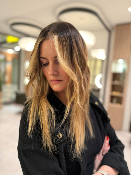 Balayage Lübeck, Balayage, Mehlfeld, Premium Haare, Wohlfühlen, Salon Mehlfeld, Strähnentechnik, Friseur Lübeck, Friseur Ostsee 