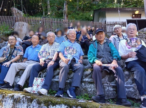 石造りの座席はちょっとお尻が痛い