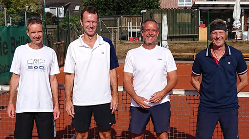 Herren 50 - Konkurrenz: die Halbfinalisten: Bernd Schröder / Este 06 - HH (4.); Hauke Schröder / TC Mürwik (1.); Peter Kowallik / TC GW Eutin (2.) und Thomas Richter / TC Alsterquelle (3.)