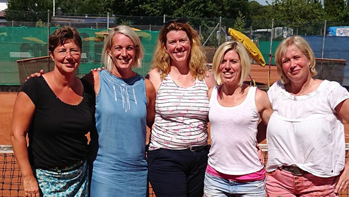 Die Damen 40-Konkurrenz: Tanja Oldenburg / TuS Hartenholm (1.), Miriam Bobzien / TV Satrup (4.), Birte Herrmann / TV Uetersen (3.), Mirja Sanne / Leezener SC (2.) und Andrea Andersen / TV Satrup (5.)