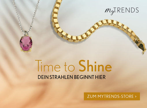 Frau trägt die Schmuck Trends vom Herbst 2023