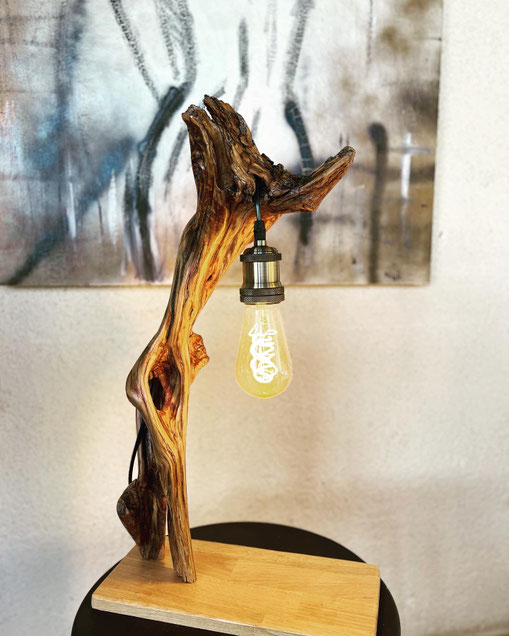 Lampe artisanale en Bois D’olivier sculpté avec ampoules, décorative, création originale, faite main par Nine, artiste à trans en Provence