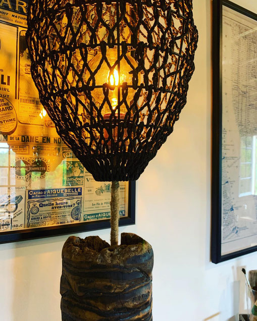Découvrez mes lampes artisanales, Faite mains, style industrielles et créations artistiques. Chaque Lampe est une œuvre unique, conçue entre le Var et les Alpes-Maritimes, inspiré par la mer, la matière et l'émotion.