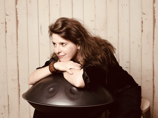 Petra Kleinecke mit Handpan