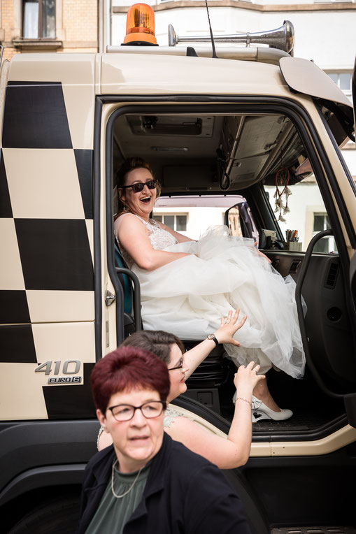 LKW Hochzeit Dresden, Trucker Hochzeit Dresden, Baumaschinentransporte Dresden, Baggertransport Dresden, TRansport Tieflader Dresden, Transportunternehmen Dresden, Transporte mit Tieflader Dresden, Bagger transportieren Dresden