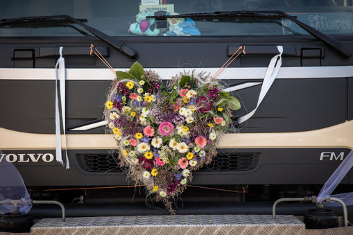 LKW Hochzeit Dresden, Trucker Hochzeit Dresden, Baumaschinentransporte Dresden, Baggertransport Dresden, TRansport Tieflader Dresden, Transportunternehmen Dresden, Transporte mit Tieflader Dresden, Bagger transportieren Dresden