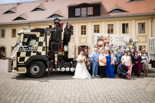 LKW Hochzeit Dresden, Trucker Hochzeit Dresden, Baumaschinentransporte Dresden, Baggertransport Dresden, TRansport Tieflader Dresden, Transportunternehmen Dresden, Transporte mit Tieflader Dresden, Bagger transportieren Dresden