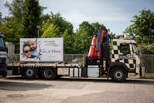 LKW Hochzeit Dresden, Trucker Hochzeit Dresden, Baumaschinentransporte Dresden, Baggertransport Dresden, TRansport Tieflader Dresden, Transportunternehmen Dresden, Transporte mit Tieflader Dresden, Bagger transportieren Dresden