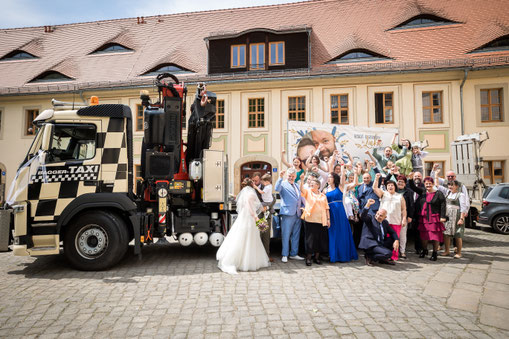 LKW Hochzeit Dresden, Trucker Hochzeit Dresden, Baumaschinentransporte Dresden, Baggertransport Dresden, TRansport Tieflader Dresden, Transportunternehmen Dresden, Transporte mit Tieflader Dresden, Bagger transportieren Dresden