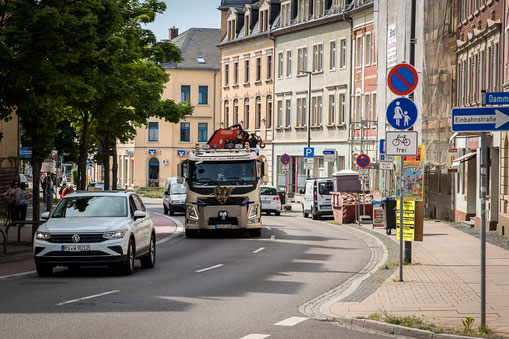 LKW Hochzeit Dresden, Trucker Hochzeit Dresden, Baumaschinentransporte Dresden, Baggertransport Dresden, TRansport Tieflader Dresden, Transportunternehmen Dresden, Transporte mit Tieflader Dresden, Bagger transportieren Dresden