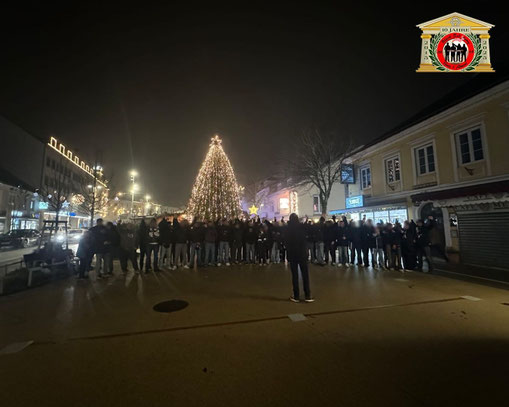 Vor dem Spiel traf sich die Anhängerschaft von Admira Wacker am Christkindlmarkt in Amstetten