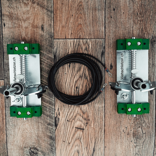 Viehschletzer mit grünem Isolator am Weidezaun  kundenspezifische Kunststofflösung von Kälin Plastik AG, inkl. Mitentwicklung und Serienfertigung auf Anfrage.