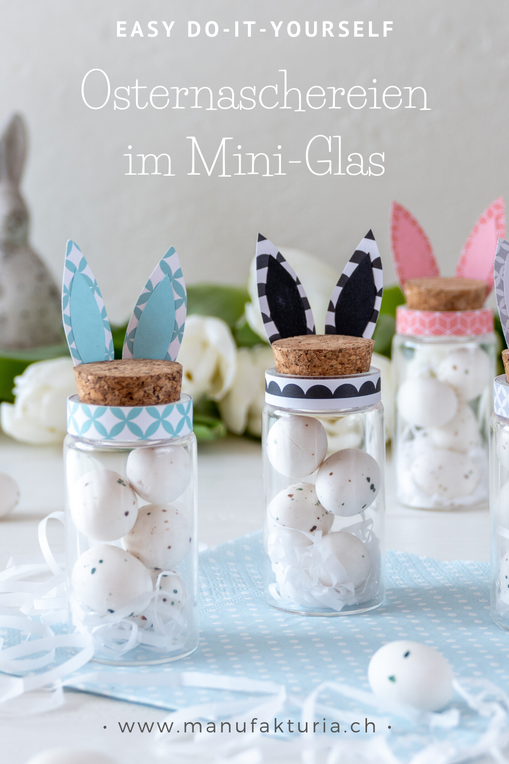 Mini-Glas mit Korkdeckel gefüllt kleinen Ostereiern aus Marzipan