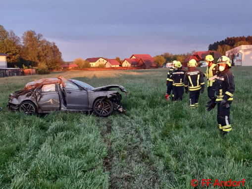 Feuerwehr; Blaulicht; BFKDO Schärding; PKW; Unfall; Suchaktion; Andorf;