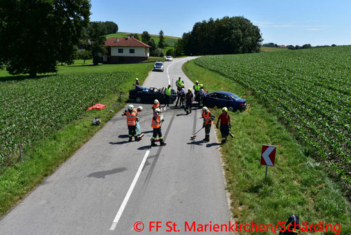 Feuerwehr; Blaulicht; BFKDO Schärding; PKW; Unfall; St. Marienkirchen;