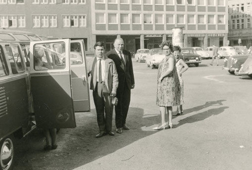 Abfahrt mit einem Sambabus -  Parkplatz Alter Steinweg - heute Stadtbücherei