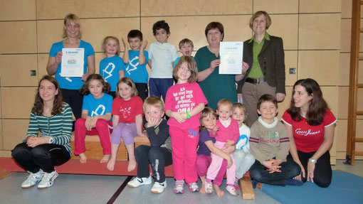 Übergabe der Auszeichnung in der Schulturnhalle durch den Bayerischen Turnverband. 