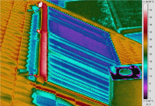 Wärmebild einer Röhren-Solaranlage