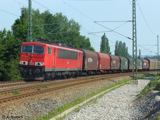 155 006-0 zieht am 18. Juni 2013 ihren gemischten Güterzug am Abzweig Furth in Chemnitz gen Riesa. Am Zugschluss rollt 294 695-2 mit