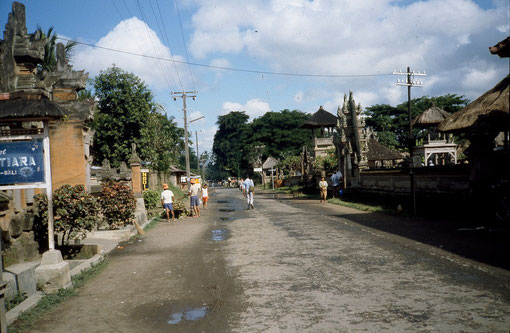 Vue d'Ubud en 1977, Jalan Raya Ubud