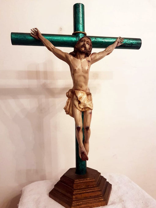 Señor en agonía. Madera policromada, estofada, pan de oro, plata y ojos de vidrio, 64 x 44 x 20 cm.