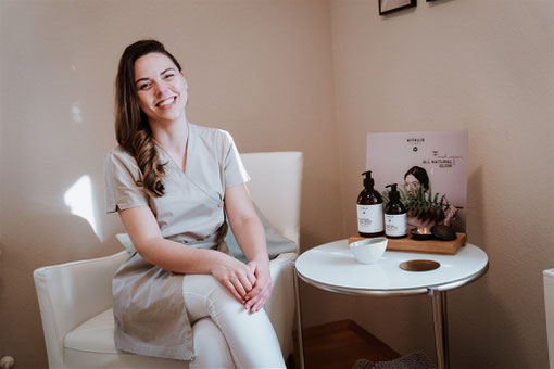 Individuelle Hautberatung bei Cura Prevent Leipzig, ganzheitliche Naturkosmetik abgestimmt auf deine Hautbedürfnisse, Nadine Kutzschebauch