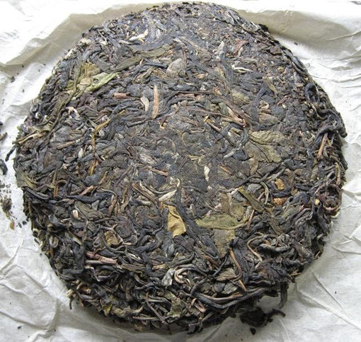 2002 Wuliang Ancient Arbor Pu-erh Tea Cake (无量山古树乔木茶)