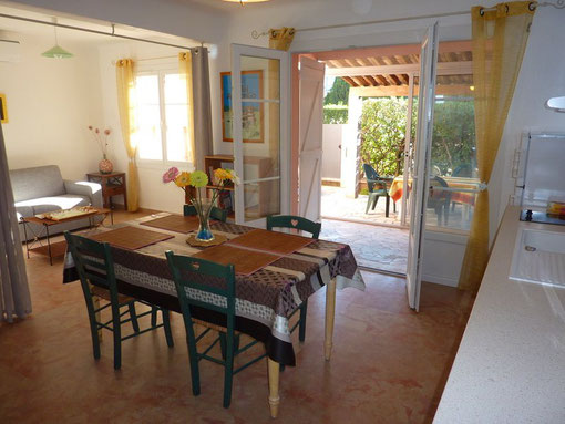 Cet appartement au calme est situé à 100mètres de la plage de sable de Fréjus. Pour des vacances réussies !