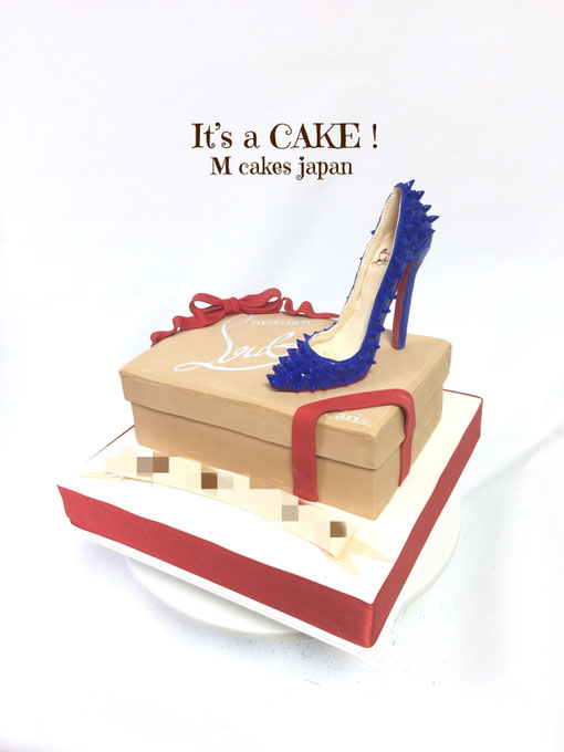Blue Sugar High-Heels and shoes box Cake🎀 It's all handmade and all edible Homemade Fondant cake！ #blueheels #highheels #sugarheels #allhandmade #handdrawing #shoecake #fashion #fashioncake #louboutincake #ルブタンケーキ #ブルーハイヒール #ハイヒール #ファッション #かっこいい女性 #シュガーヒー
