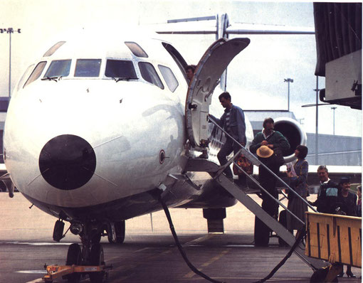 Einst typische Stimmung beim Boarding einer MD-83 der Airtours/Courtesy: Airtours International