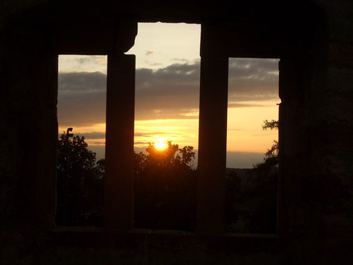 August 2009 Sonnenuntergang auf der Ruine Hochburg bei Sexau