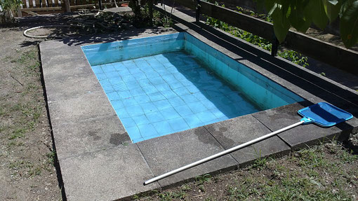 Asi  tenia la piscina,de pequña, pero................