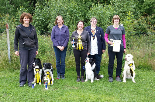 Angelika Kramer mit Birdy , Ob Beginner und Aziza OB3, Richterin Susi Huber, Stich Maria und Mäx, OB2, Christ Stroh, Birgit Ruhland mit Finley OB1. aus Waldmünchen.