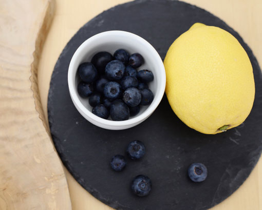 Zitrone und Heidelbeeren mit natürlicher Fruktose