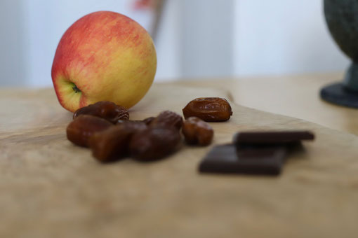 Apfel, Datteln, zuckerfrei Schokolade