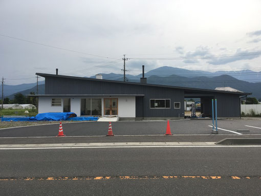 ヤマショー　薪ストーブショールーム　安曇野市　建築家　建築設計事務所　店舗設計　現場監理　左官工事　塗り壁