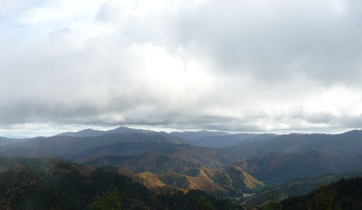 北山を望む