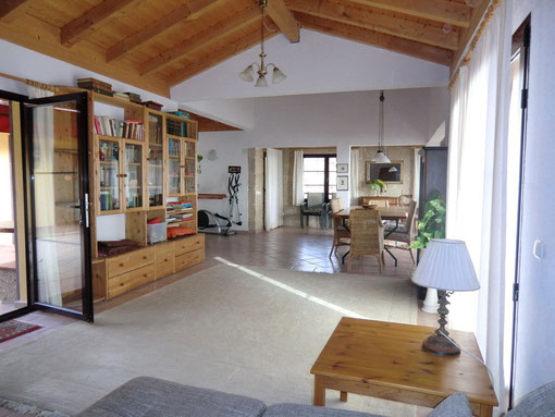 Grosszügiger Eingangsbereich in den 120qm Wohnbereich des Ferienhauses.
