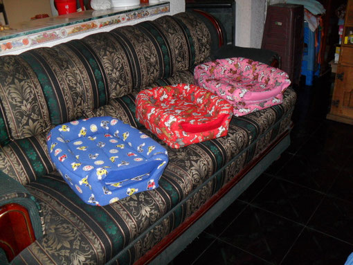 MOD-CG-007  CASA RECTANGULAR EN TELA PRIMAVERA ESTAMPADA  POSICION DE CAMA 