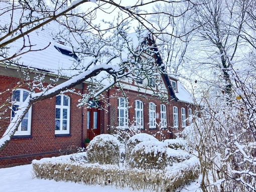 Ferienwohnung Alte Schule - Aussenansicht von Westen