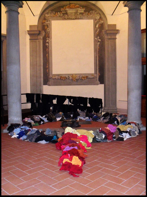 Calembour- installazione a Firenze 2010- stoffa/metallo/vetro