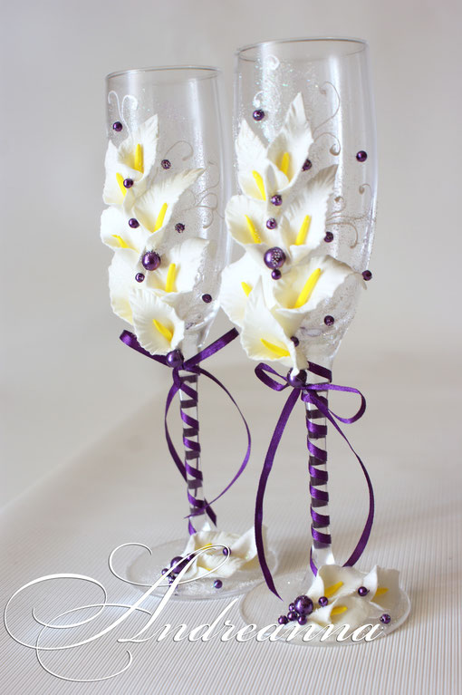Свадебные бокалы "Каллы", стоимость декора 750 грн  с сиреневым вкраплением (выполнение с желаемым цветовым дополнением)