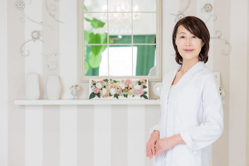 ｢耳ツボ痩身法資格取得セミナー｣１日受講するだけで開業までの資格取得できます。その後のアフターフォローで栄養学、開業サポート、スキルアップ、まで無料のサポート体制があります。自宅サロン開業、サロンメニュー導入、自立した女性を目指したい方をサポートいたします。認定講師　田坂美香