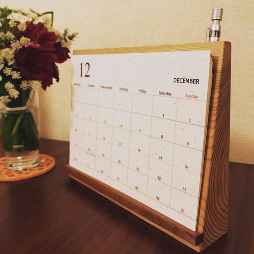 オリジナルの木製卓上カレンダー