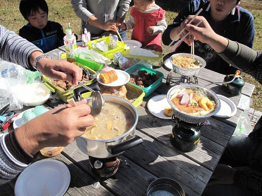 鍋焼きうどん・鳥のから揚げ・豚汁・筑前煮・お稲荷さん・海苔巻き・おにぎり・しば漬け